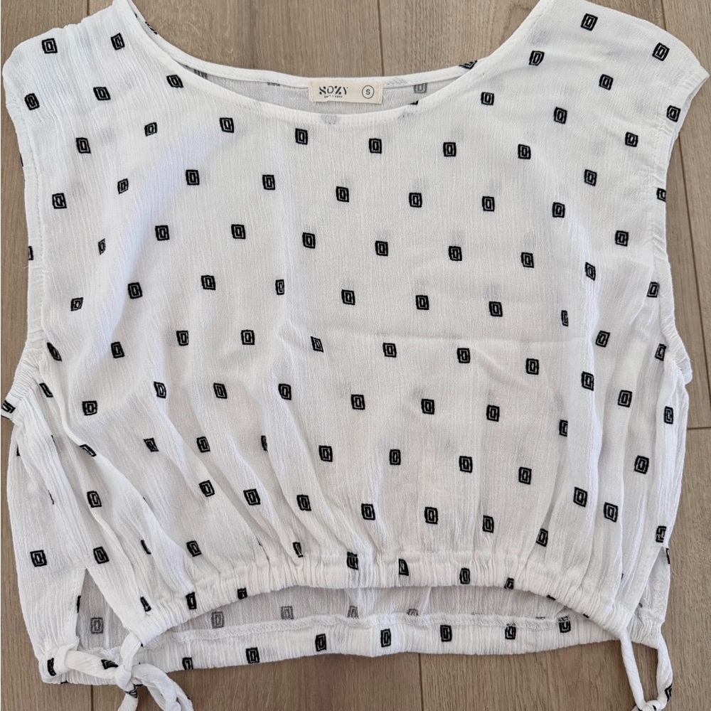 Sozy Women's White and Black Crop Top